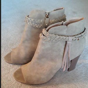 Open-toed chunk heel booties with fringe - 9